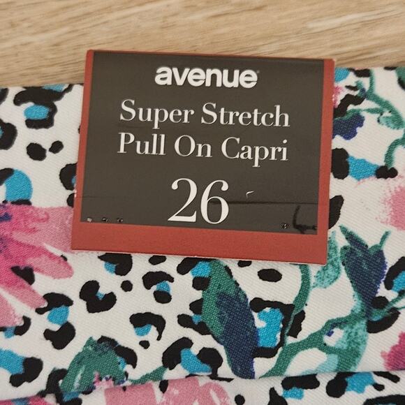 NEW Avenue Super Stretch Pull-On Capri Floral Cheetah Animal Print Plus Size 26 - Picture 7 of 8